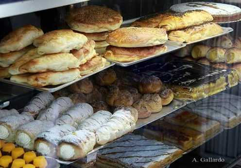 Fotografia tomada fuera de Confitería la Flor de Mayo - Pastelería en Priego de Córdoba, Córdoba