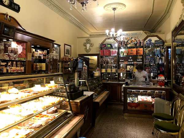 Fotografia tomada fuera de Confitería la Industrial - Pastelería en Salamanca, Salamanca
