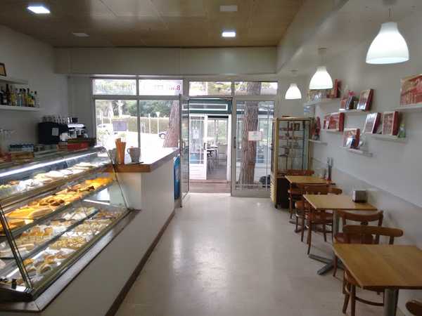 Fotografia tomada fuera de Confitería La Perla - Pastelería en El Puerto de Sta María, Cádiz
