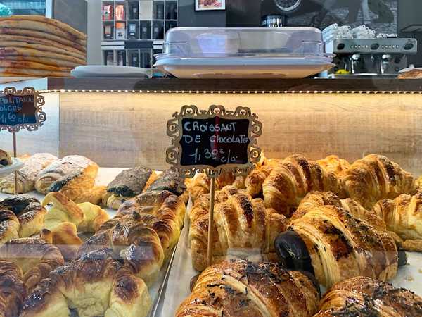 Fotografia tomada fuera de Confitería La Porteña - Confiteria en Lleida, Lleida