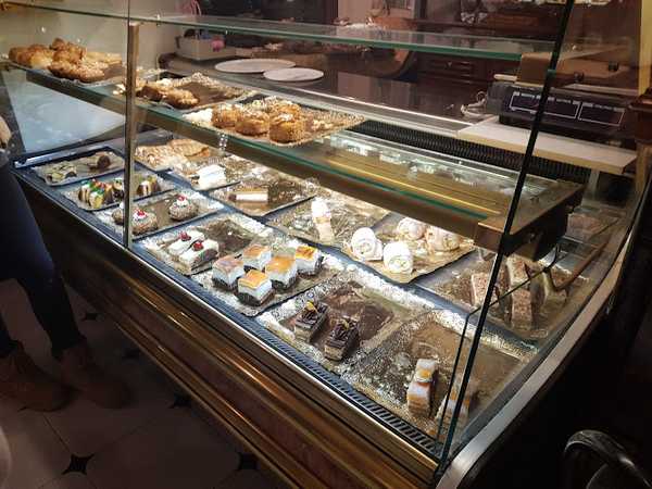 Fotografia tomada fuera de Confitería Loyfer - Pastelería en Moreda, Asturias