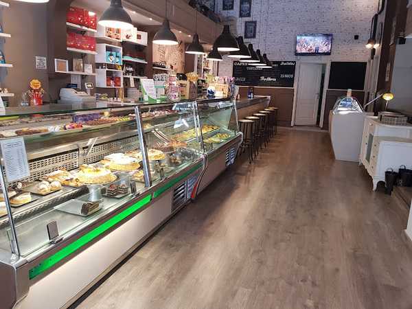 Fotografia tomada fuera de Confitería Mallorca - Pastelería en Lugo, Lugo