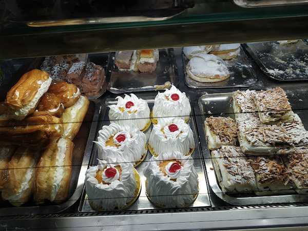 Fotografia tomada fuera de Confitería Nuestra Señora del Valle - Pastelería en La Palma del Condado, Huelva