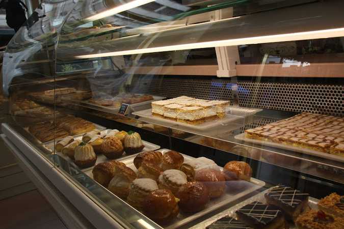 Fotografia tomada fuera de Confitería Ovetus - Pastelería en Oviedo, Asturias