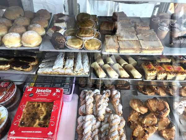 Fotografia tomada fuera de Confitería panadería El Parque - Pastelería en Muros de Nalón, Asturias