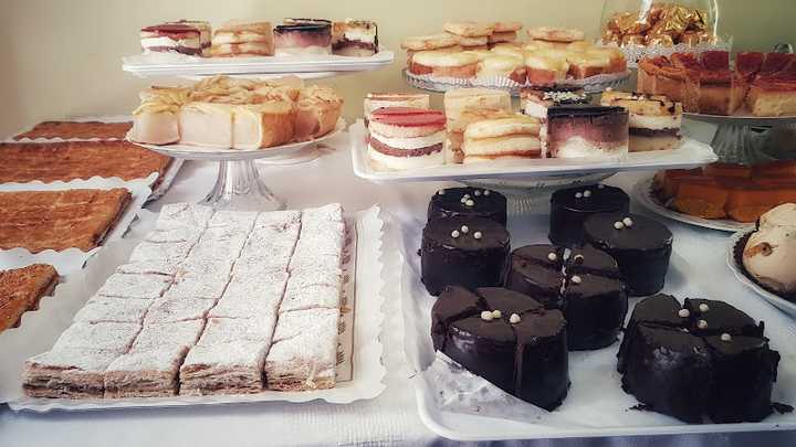 Fotografia tomada fuera de Confitería Pastelería La Esperanza de Aguilar - Pastelería en Aguilar de la Frontera, Córdoba