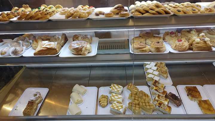 Fotografia tomada fuera de Confitería Polledo - Pastelería en Avilés, Asturias