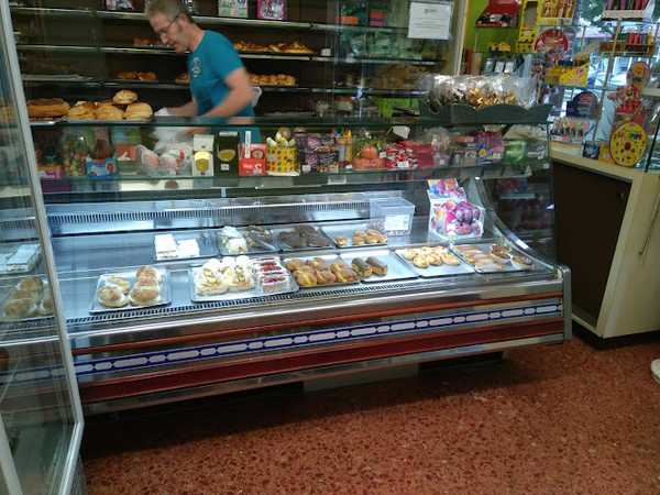 Fotografia tomada fuera de Confitería Rodrigo - Pastelería en Colloto, Asturias