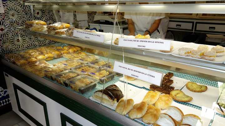 Fotografia tomada fuera de Confitería Rufino - Pastelería en Aracena, Huelva