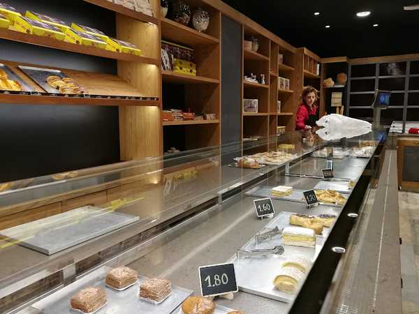 Fotografia tomada fuera de Confitería Santa Cecilia - Pastelería en León, León