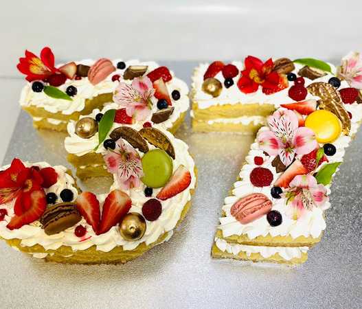 Fotografia tomada fuera de Confitería Tartas en Avilés victoria Cakes Designr - Pastelería en Avilés, Asturias