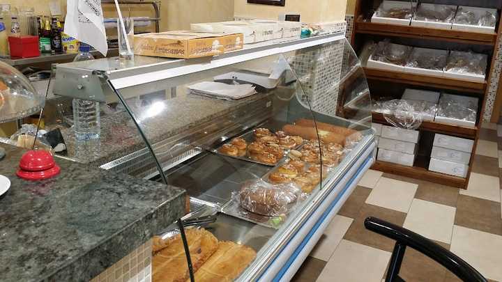 Fotografia tomada fuera de Alimentación Meno - Tienda de alimentación en León, León