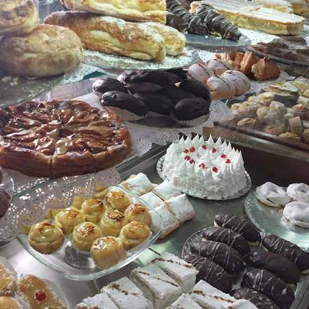 Fotografia tomada fuera de Confiteria-Panadería Hermanos Bujalance - Pastelería en Aguilar de la Frontera, Córdoba