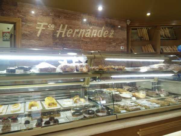 Fotografia tomada fuera de Confiterias Francisco Hernández S.L. - Pastelería en Almería, Almería