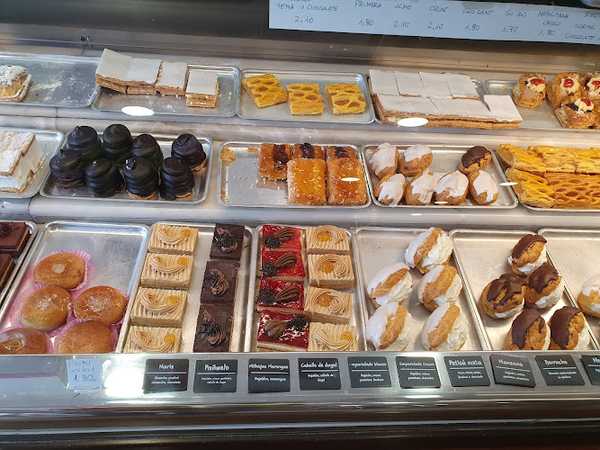 Fotografia tomada fuera de Confiterías Gómez - Pastelería en Santander, Cantabria