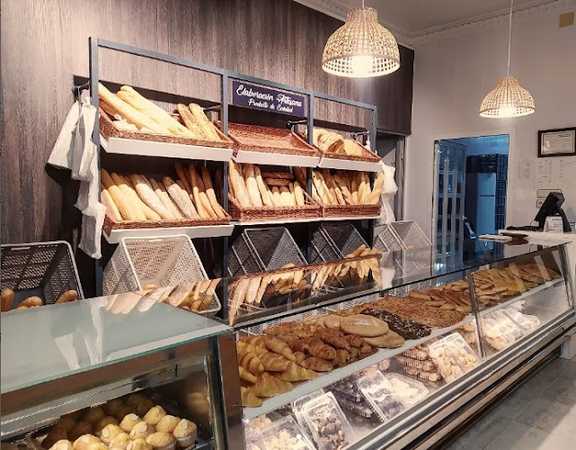 Fotografia tomada fuera de Cooperativa de consumo Robert Owen - Panadería en Villamalea, Albacete