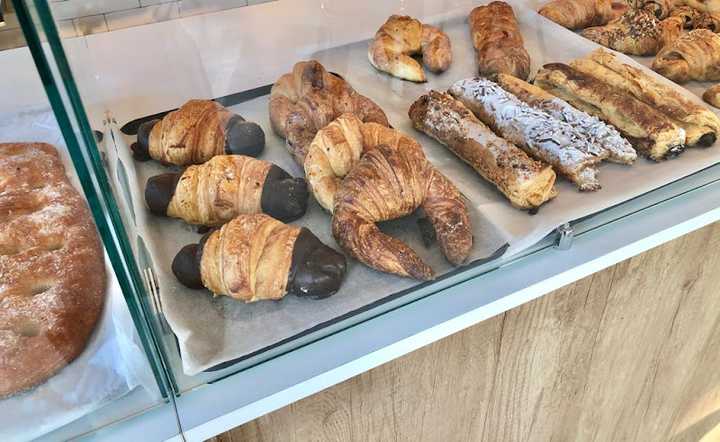 Fotografia tomada fuera de COROMINES Coffee & Bakery - cafeterías en Granollers, Barcelona