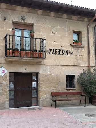Fotografia tomada fuera de Alimentación Ramírez - Tienda de alimentación en Eskuernaga, Álava
