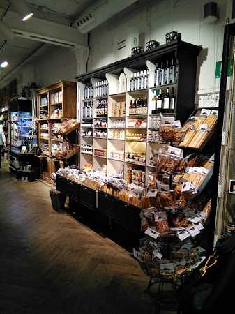 Fotografia tomada fuera de Cristina Oria Restaurante & Tienda Gourmet - Conde de Aranda 6 - restaurantes en Madrid, Madrid