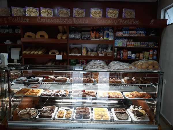 Fotografia tomada fuera de Croissantería y Panadería LAURA - Panadería en Vélez de Benaudalla, Granada