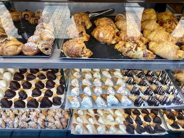 Fotografia tomada fuera de Croissants de Paris - Bakery en Terrassa, Barcelona