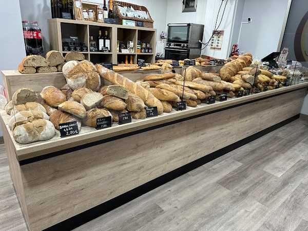 Fotografia tomada fuera de Cuatro Panes - Panadería en Avilés, Asturias
