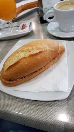 Fotografia tomada fuera de De Bon Matí - Churrería Cafetería - Xurreria en Petrer, Alicante