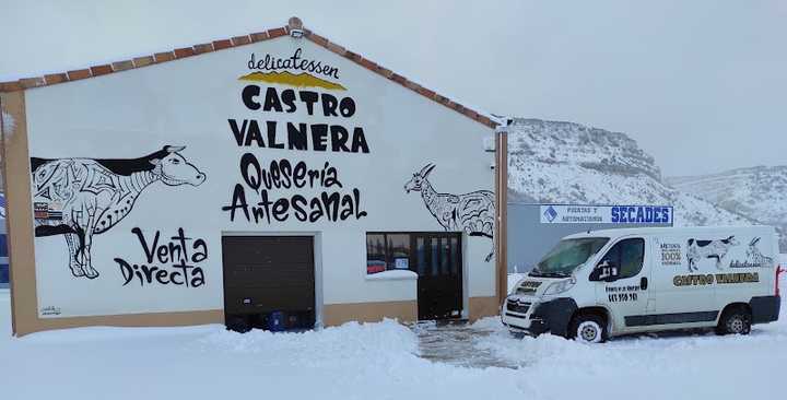 Fotografia tomada fuera de Delicatessen Castro Valnera - Comercio en Villasante, Burgos