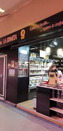 Fotografia tomada fuera de Delicatessen La Ermita - Tienda de alimentación en Madrid, Madrid