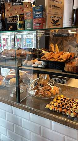 Fotografia tomada fuera de Delicias del 38 - Tienda de delicatessen en Madrid, Madrid