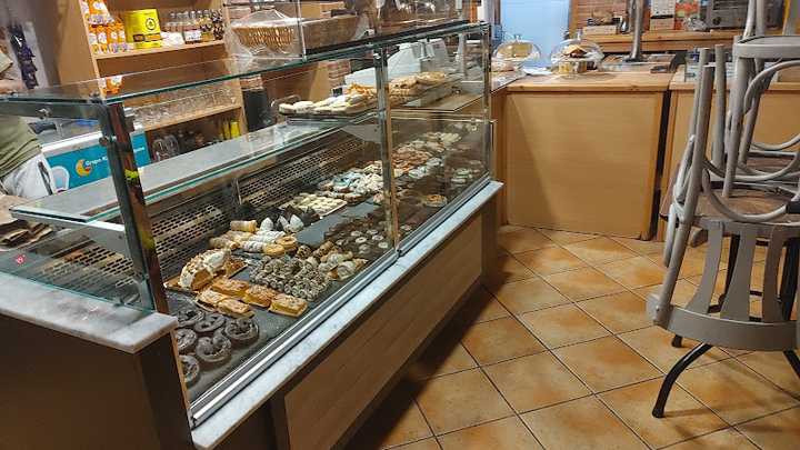 Fotografia tomada fuera de Delicias del Pirineo - cafeterías en Jaca, Huesca
