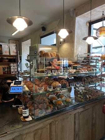Fotografia tomada fuera de Alma Nomad Bakery - Bakery en Madrid, Madrid