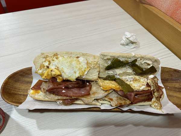 Fotografia tomada fuera de Almacai - Panadería en Azuaga, Badajoz