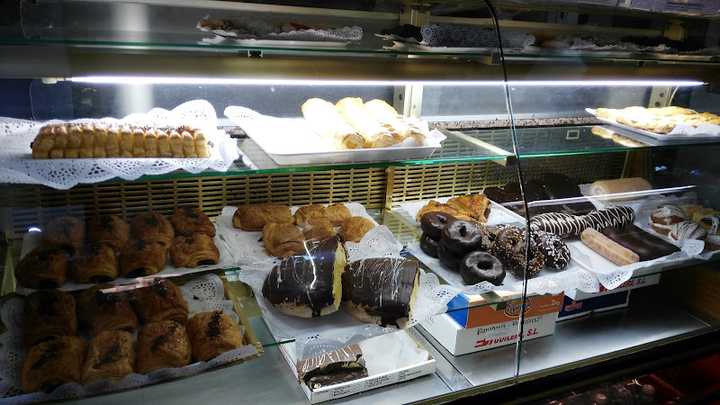 Fotografia tomada fuera de Deseos Cáceres S.L.U. - Tienda de golosinas en Cáceres, Cáceres