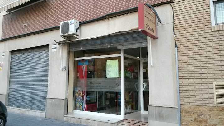 Fotografia tomada fuera de Despacho de pan Izquierdo - Forn de pa en Alicante, Alicante