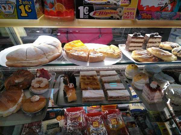 Fotografia tomada fuera de Despacho De Pan La Alianza - Panadería en Puente Genil, Córdoba