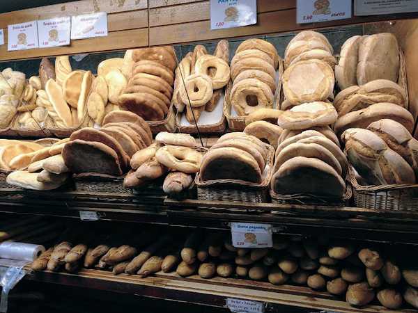 Fotografia tomada fuera de Despacho de Pan, Malanda - Panadería en Aguilar de Campoo, Palencia