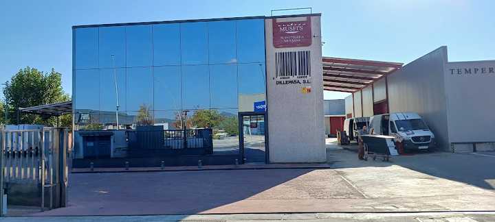 Fotografia tomada fuera de Dillepasa, S.L. (Oficinas) - Establiment general en Igualada, Barcelona
