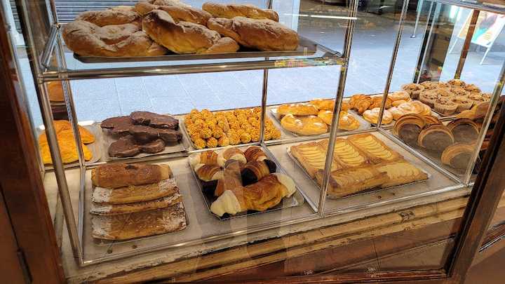 Fotografia tomada fuera de Dolceria Batlle - Pastry shop en Torroella de Montgrí, Girona