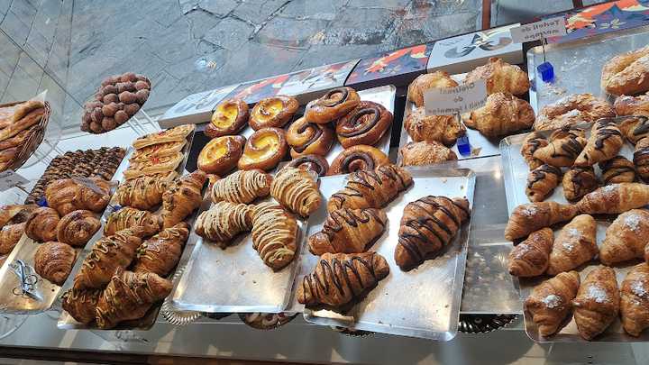 Fotografia tomada fuera de Dolceria Pujol - Pastisseria en Berga, Barcelona