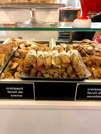 Fotografia tomada fuera de Dori Dori Cornellà - Forn de pa en Cornellà de Llobregat, Barcelona