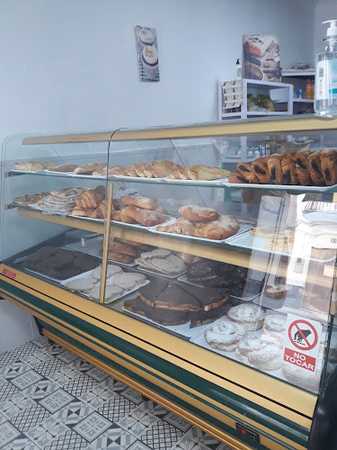 Fotografia tomada fuera de Dulce y Salado. Panadería. - Panadería en Pedro Martínez, Granada