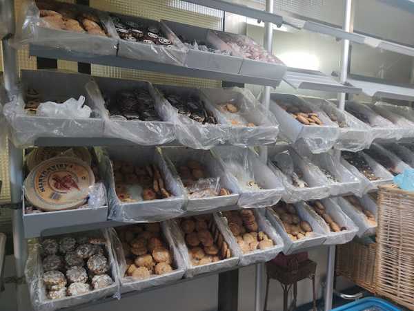 Fotografia tomada fuera de Dulces Nava - Pastelería en Nava del Rey, Valladolid