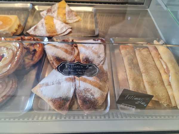 Fotografia tomada fuera de Dulces Y Delicias Café Pasteleria/ panaderia - Panadería en Vigo, Pontevedra