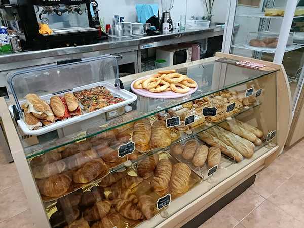Fotografia tomada fuera de DYPAM'S Cafeteria - cafeterías en Figueres, Girona