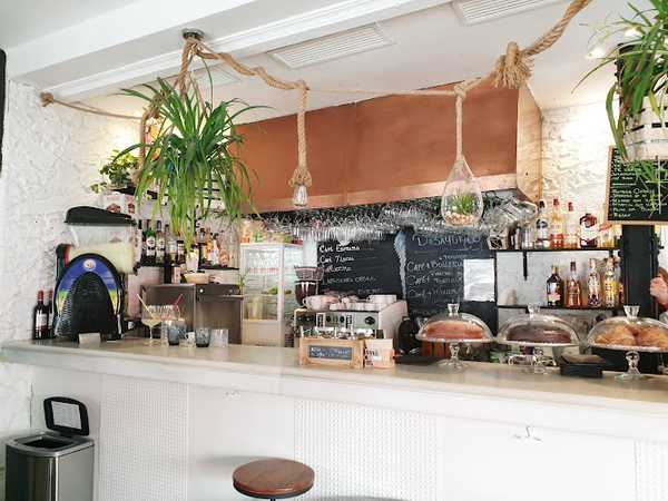 Fotografia tomada fuera de El café de la reina - cafeterías en Madrid, Madrid