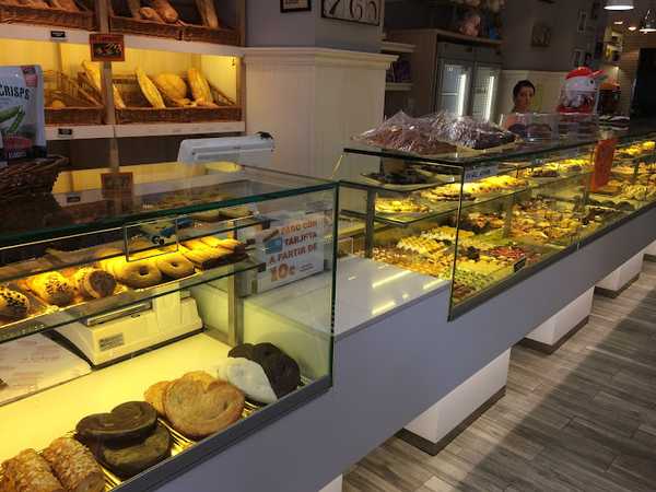 Fotografia tomada fuera de El Capricho - Avenida de España - Panadería en San Sebastián de los Reyes, Madrid