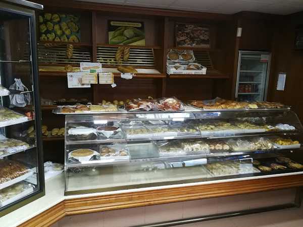 Fotografia tomada fuera de El collaet - Panadería en Busot, Alicante