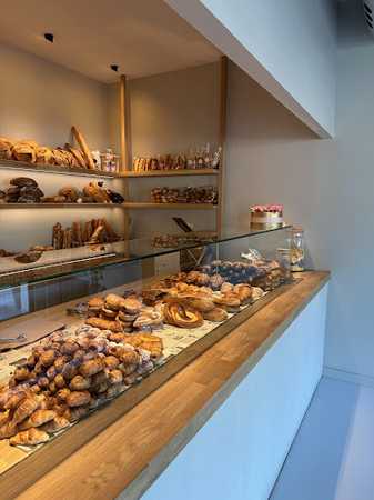 Fotografia tomada fuera de El Crosanet - cafeterías en Vic, Barcelona