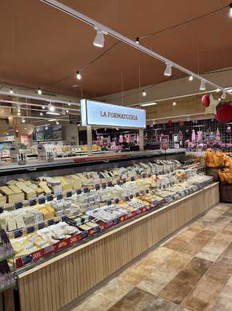 Fotografia tomada fuera de Ametller Origen - Supermercado en Girona, Girona